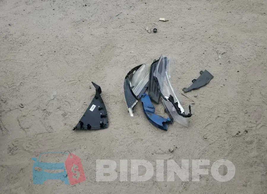 1FADP3F22JL202044 Photo# 12