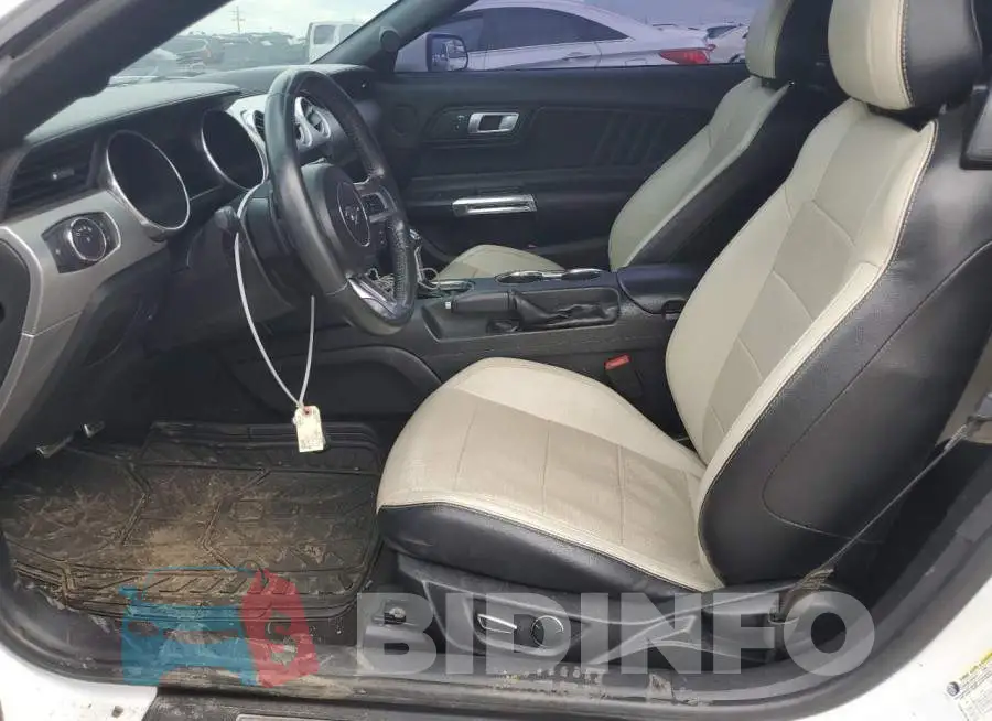1FATP8UH5J5132821 Photo# 7