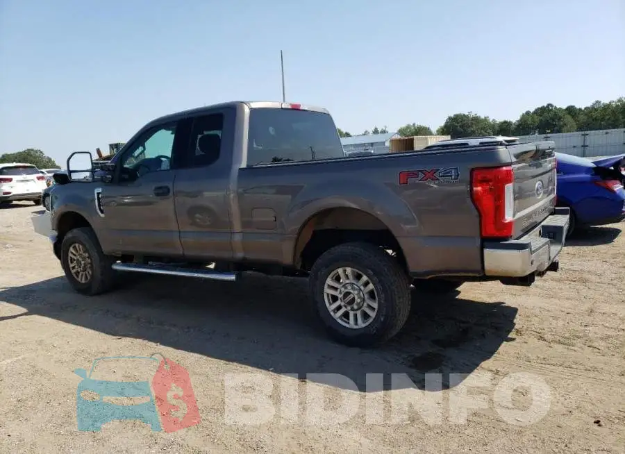 1FT7X2B60JEC55078 Photo# 2