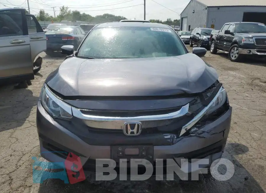 19XFC2F72HE038902 Photo# 5