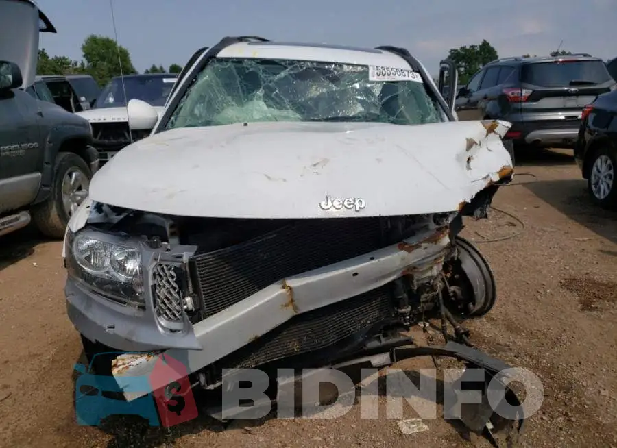 1C4NJDEB8HD139575 Photo# 5