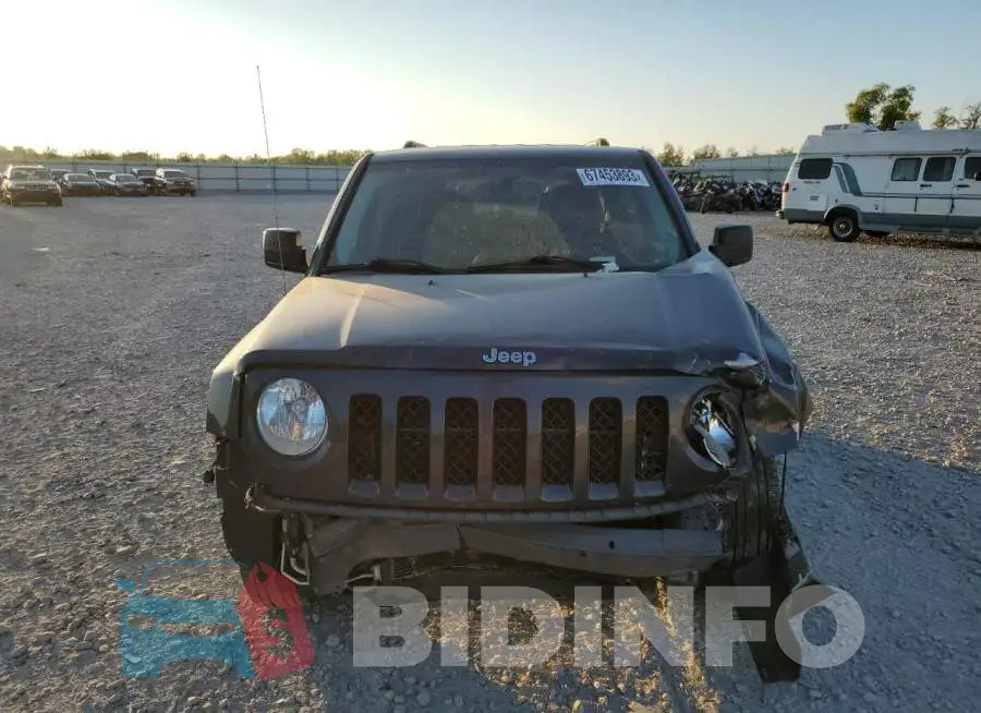 1C4NJPFB0FD172308 Photo# 5