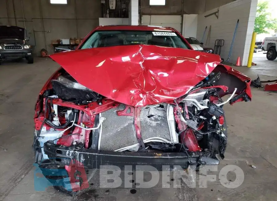 2T1BURHE1FC422018 Photo# 5