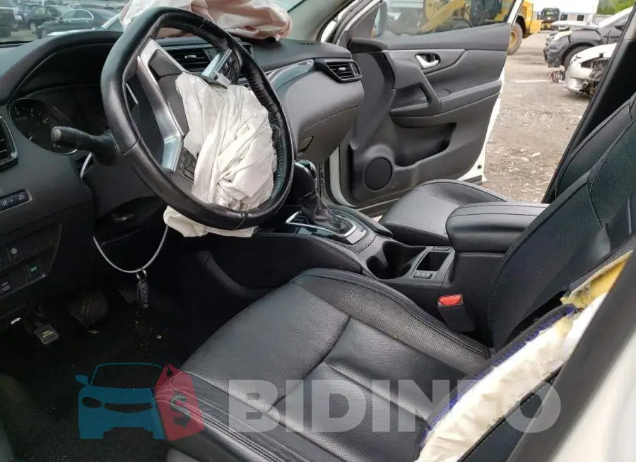 JN1BJ1CRXHW130157 Photo# 7