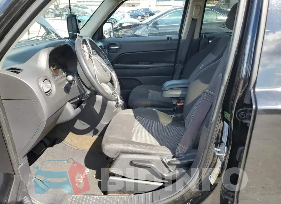 1C4NJRFB0GD759556 Photo# 7