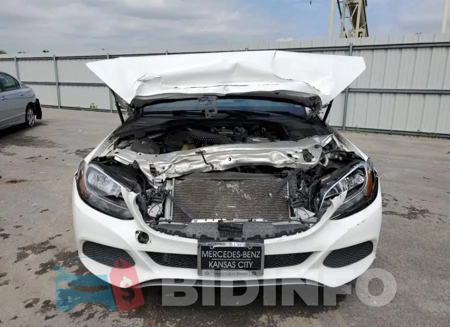 WDDWF4KB2HR235575 Photo# 5