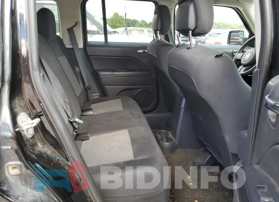 1C4NJRBB9FD338892 Photo# 11