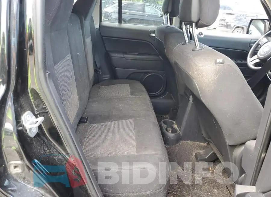 1C4NJRFB3ED718402 Photo# 10