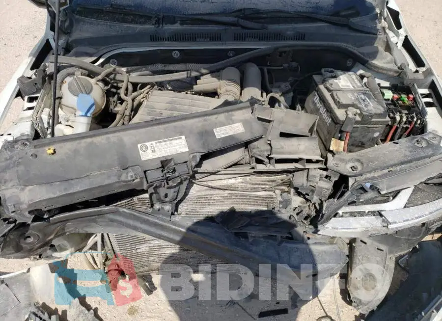3VW167AJ7HM275048 Photo# 11