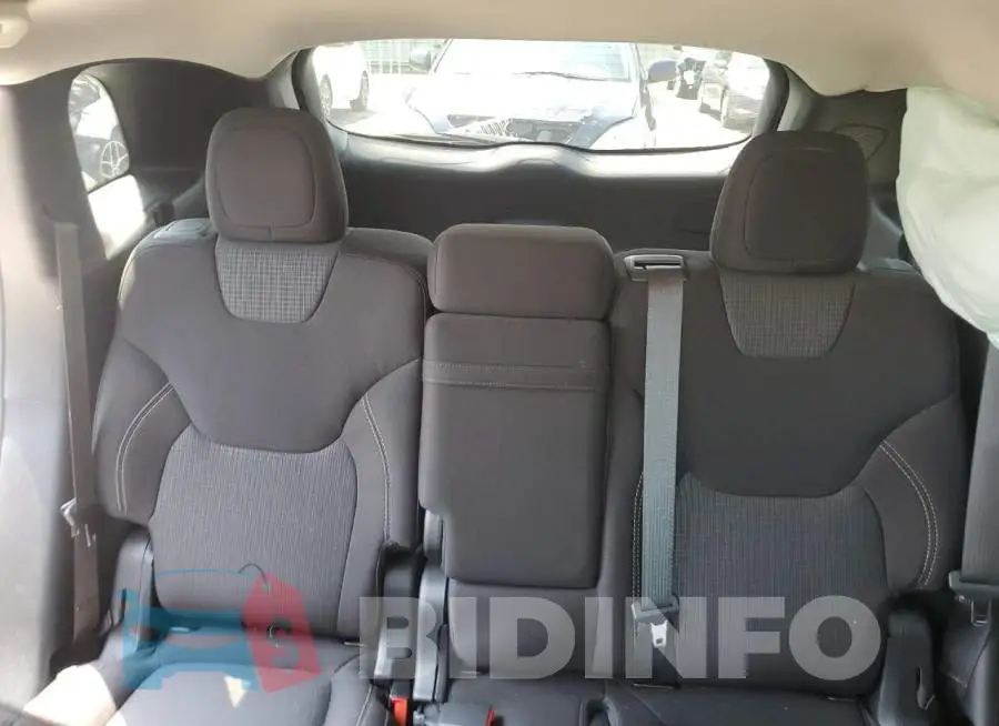 1C4PJLCB8FW532032 Photo# 10