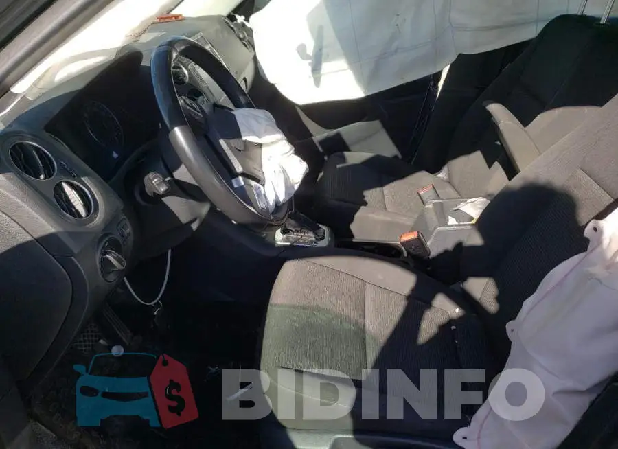 WVGBV7AX7JK001517 Photo# 7