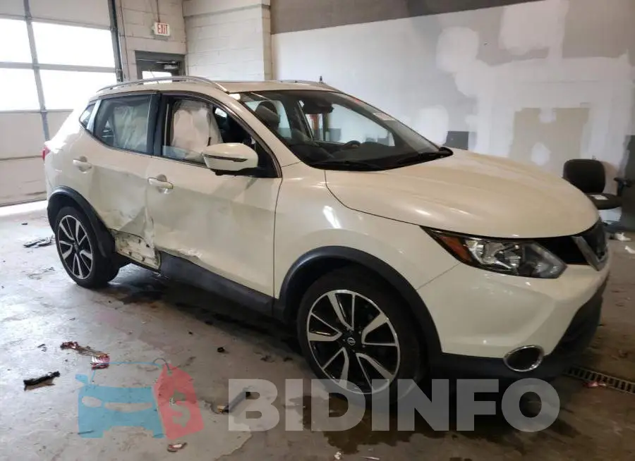 JN1BJ1CRXHW103993 Photo# 4