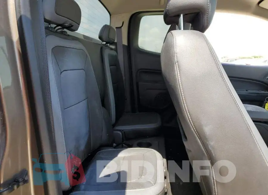 1GCHSCEA8F1215242 Photo# 10