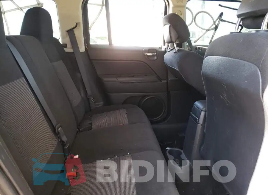 1C4NJPBA0FD107567 Photo# 10
