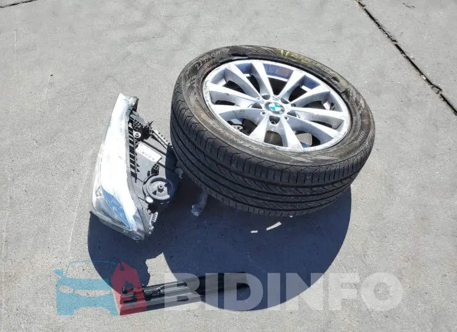 WBA8E5G56JNV02502 Photo# 12