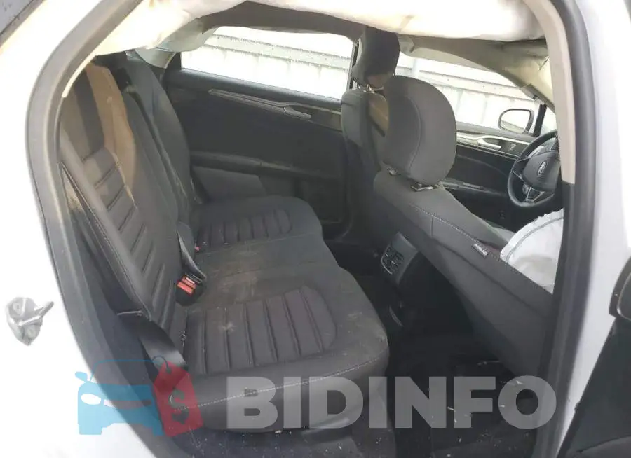 3FA6P0LU1KR182000 Photo# 10