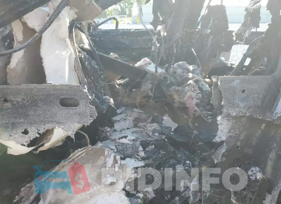 1G6KD5RS3JU141012 Photo# 7