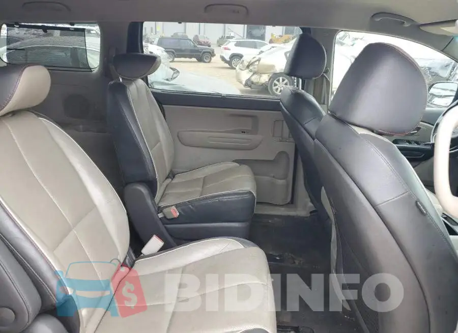 KNDMB5C1XH6338379 Photo# 11