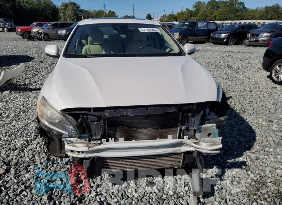 YV126MFB1F2301312 Photo# 5