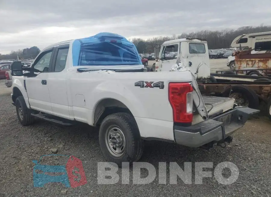 1FT7X2B63KEC89811 Photo# 2