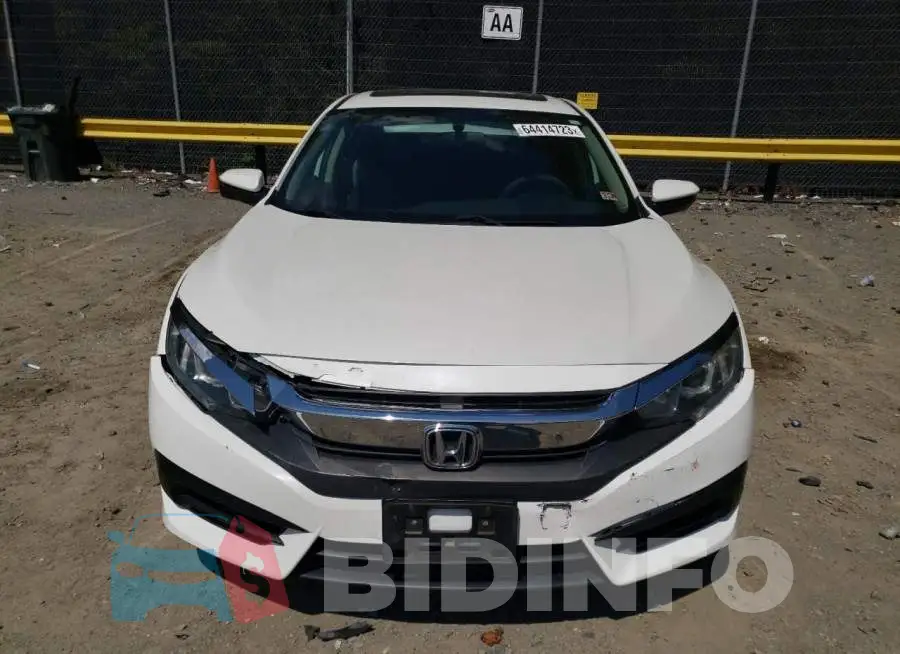 19XFC2F74GE203752 Photo# 5