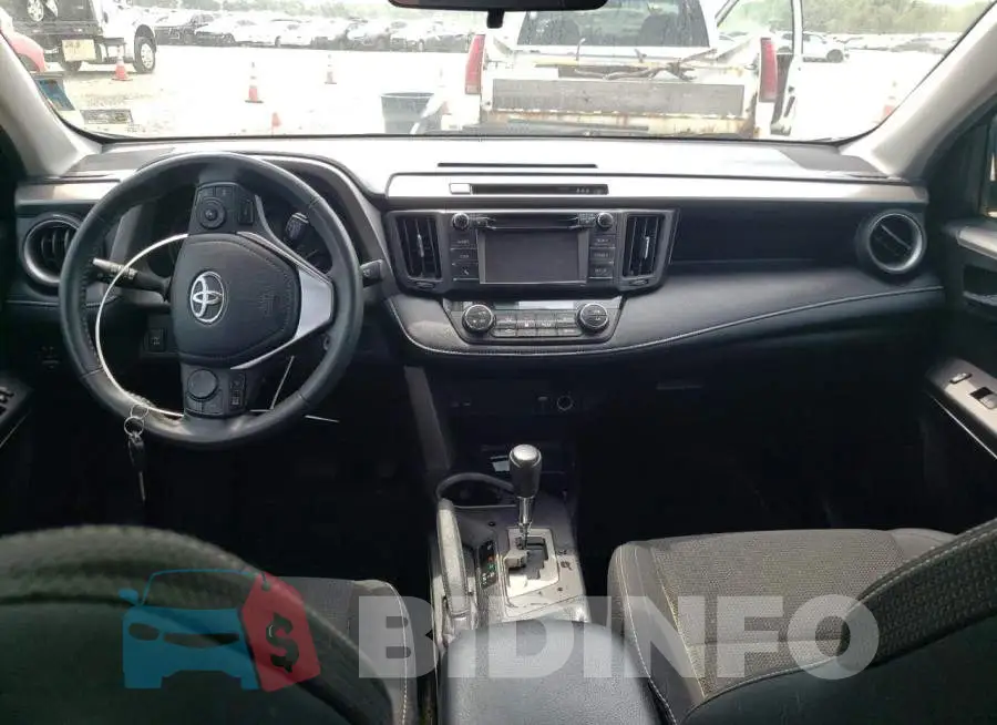 2T3RFREV8JW810052 Photo# 8