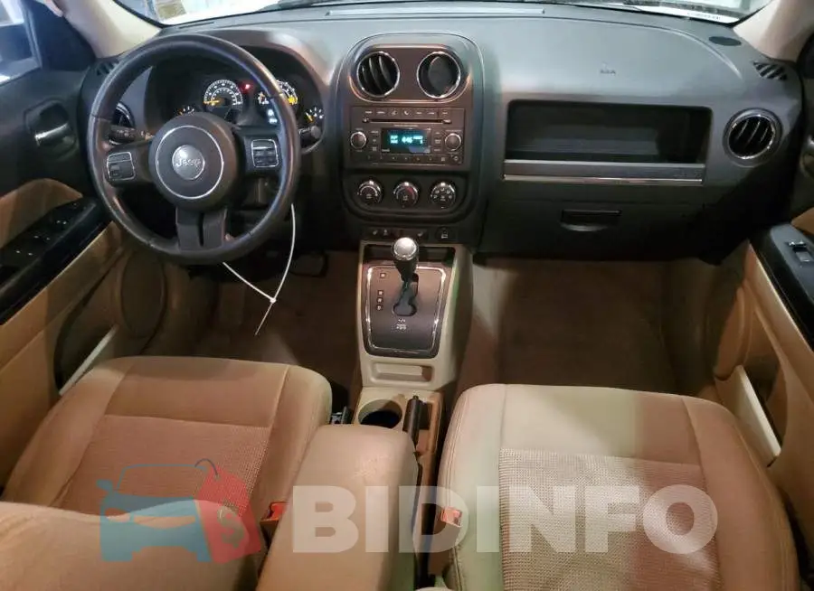 1C4NJRFB5ED718286 Photo# 8