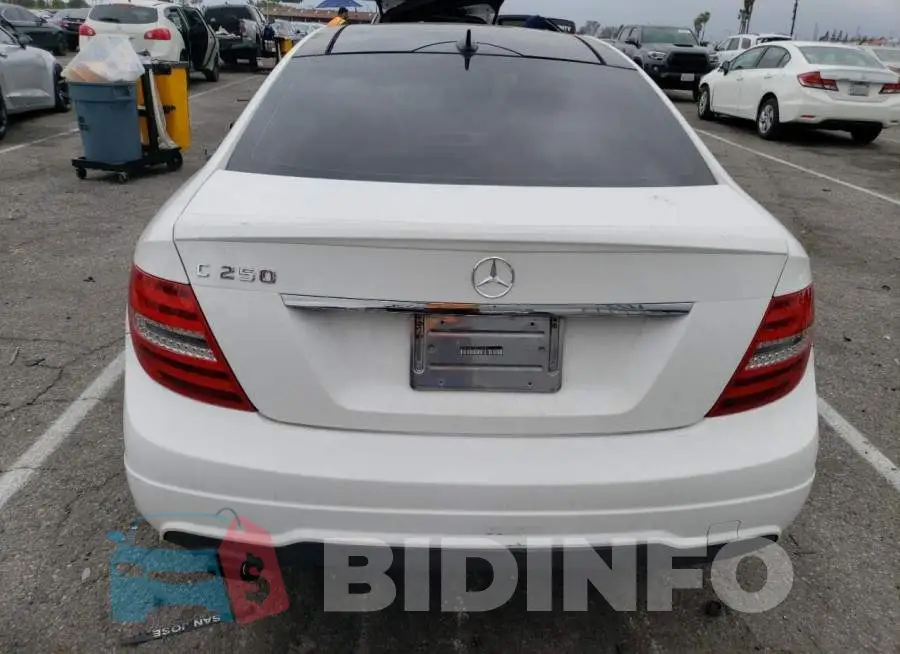 WDDGJ4HB7EG294896 Photo# 6