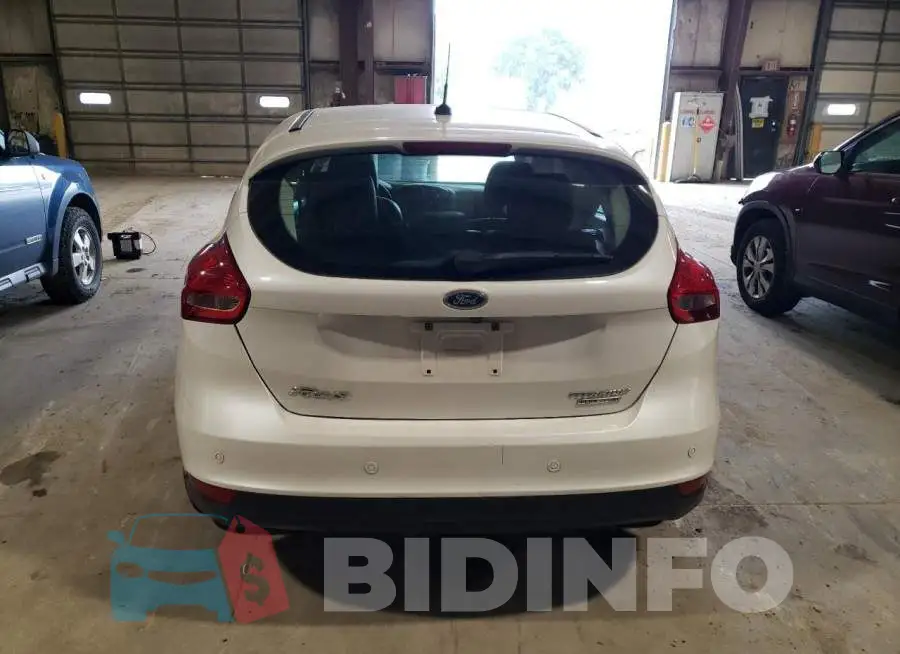 1FADP3N27GL377142 Photo# 6