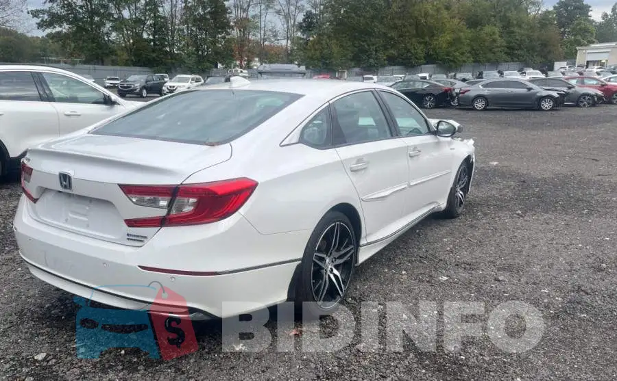 1HGCV3F90MA000698 Photo# 4