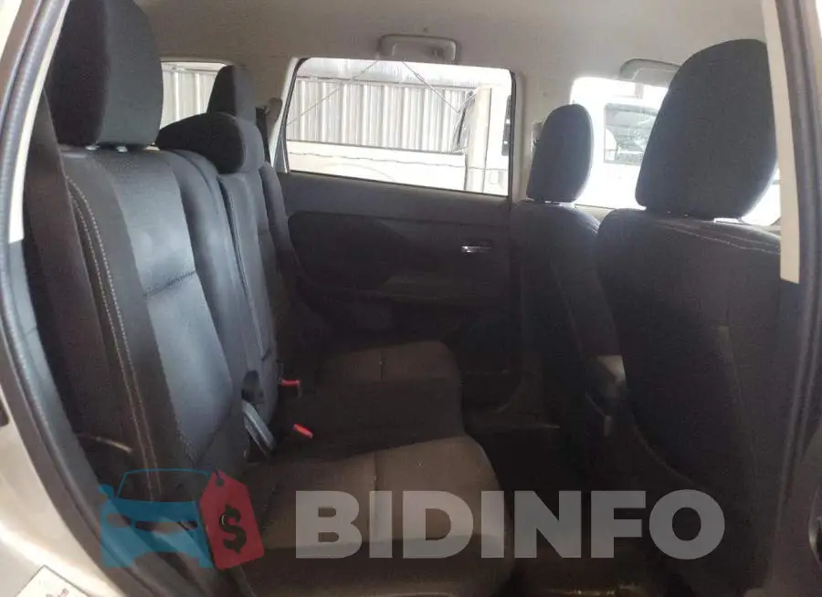 JA4AD3A30JZ016936 Photo# 10