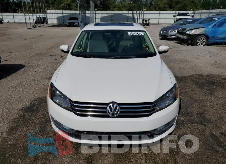 1VWBS7A35FC022407 Photo# 5