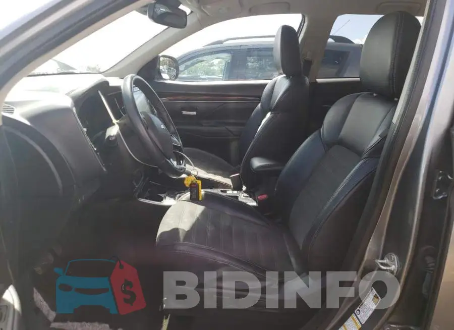 JA4AD3A35LZ043682 Photo# 7