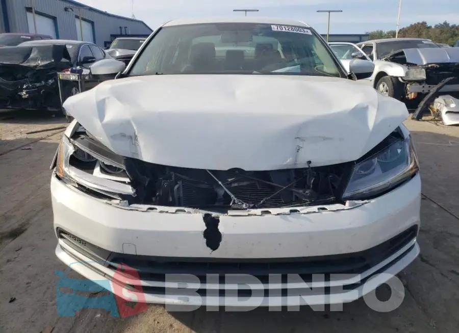 3VW167AJ7HM225573 Photo# 5