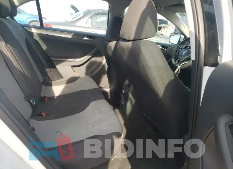3VW167AJ7HM225573 Photo# 10