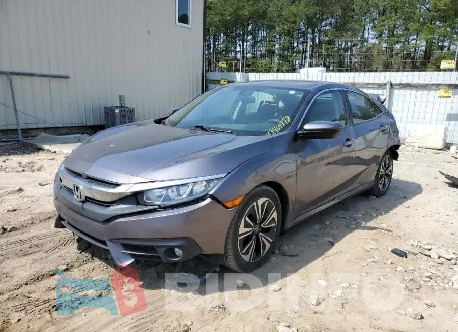 19XFC1F30HE208326 Photo# 1