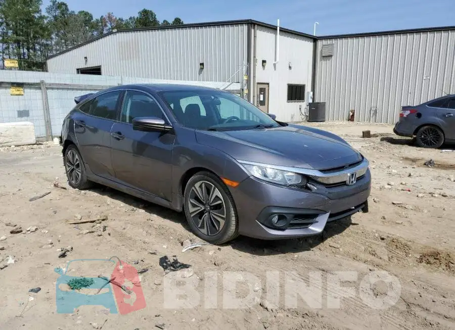 19XFC1F30HE208326 Photo# 4