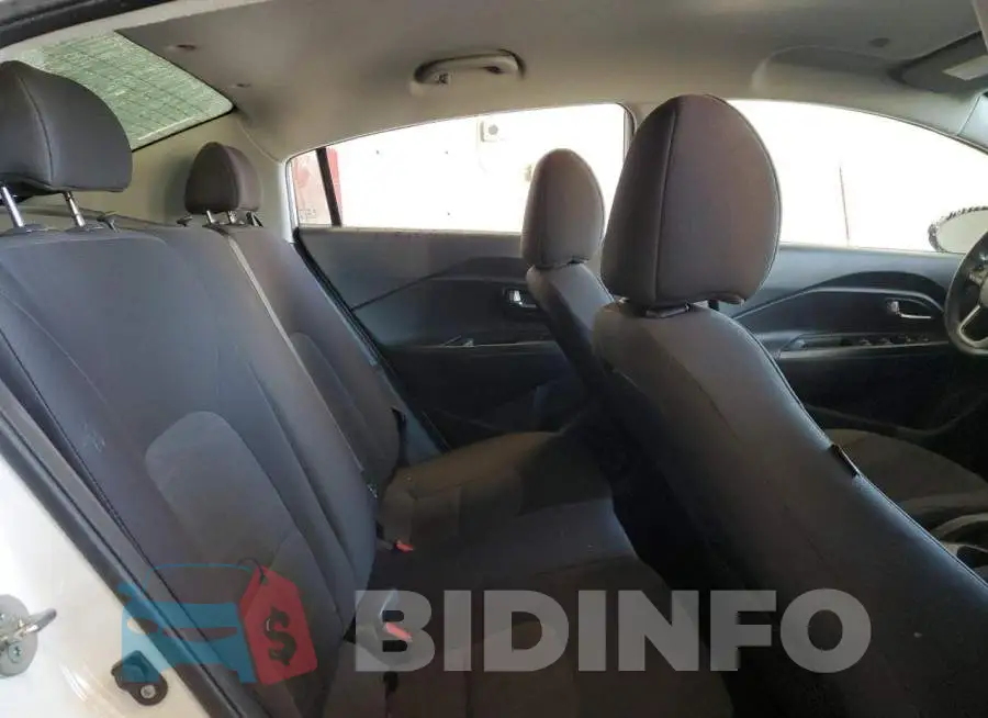 KNADM4A36G6562849 Photo# 10