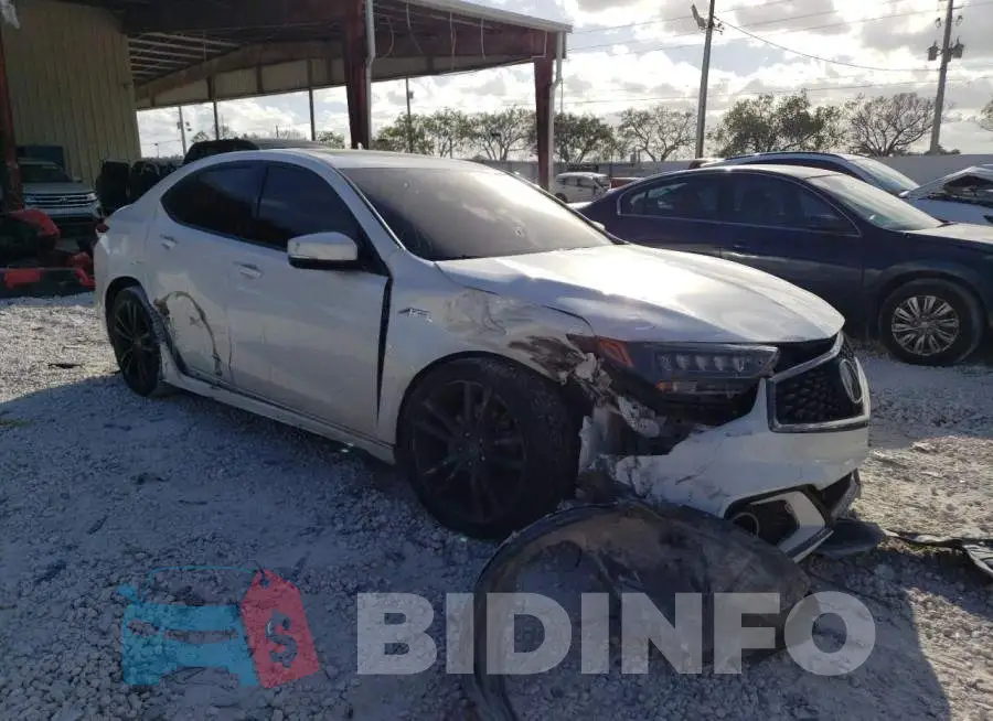 19UUB2F60KA000484 Photo# 4