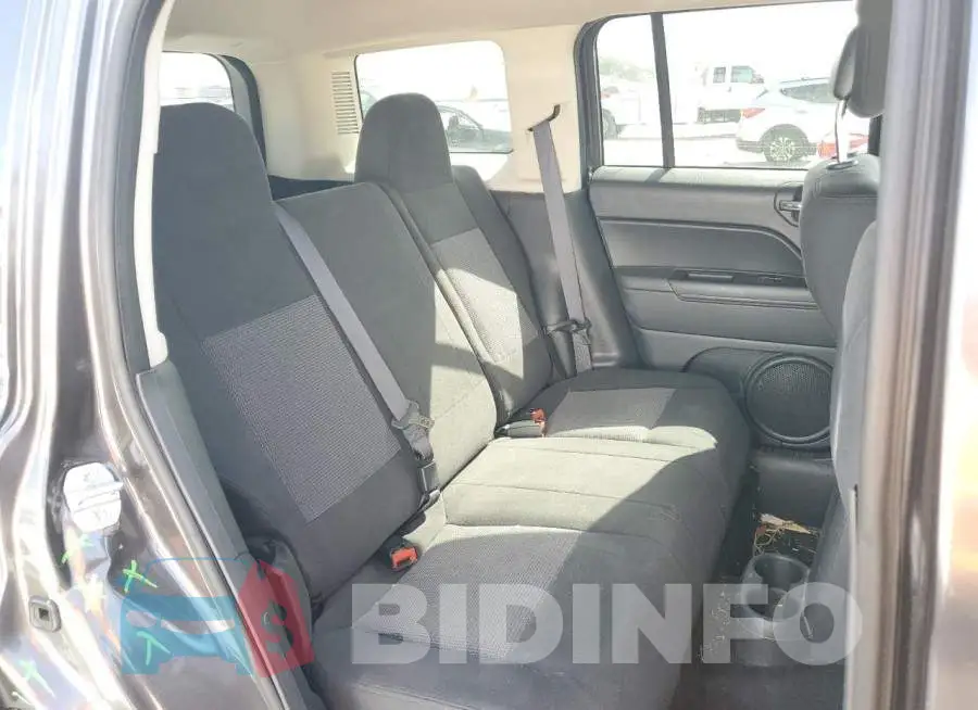 1C4NJPFB7FD210133 Photo# 11