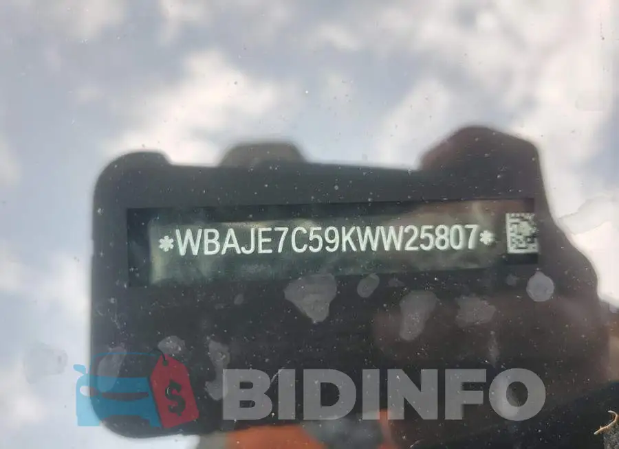 WBAJE7C59KWW25807 Photo# 12