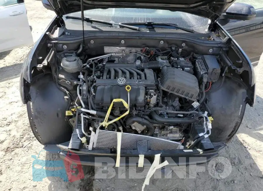 1V2NR2CA6KC562724 Photo# 12