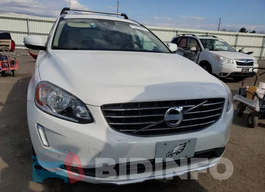 YV4902RB2F2586573 Photo# 5