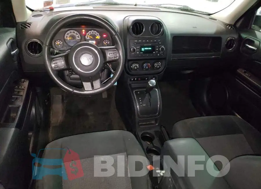 1C4NJRFB5FD239884 Photo# 8
