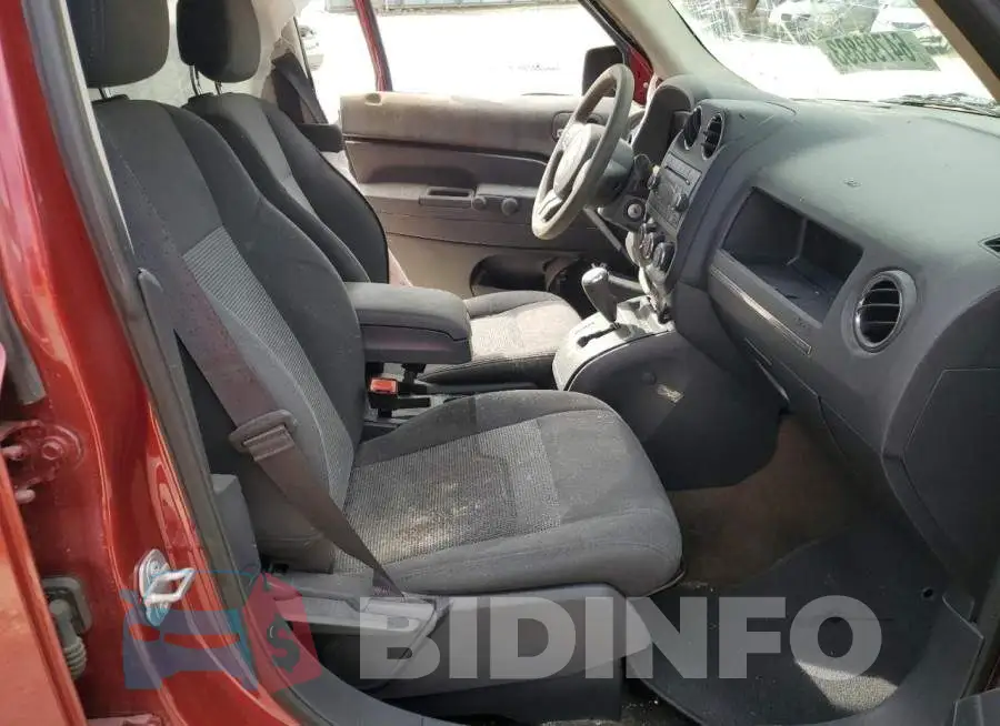 1C4NJPBB9GD676945 Photo# 5