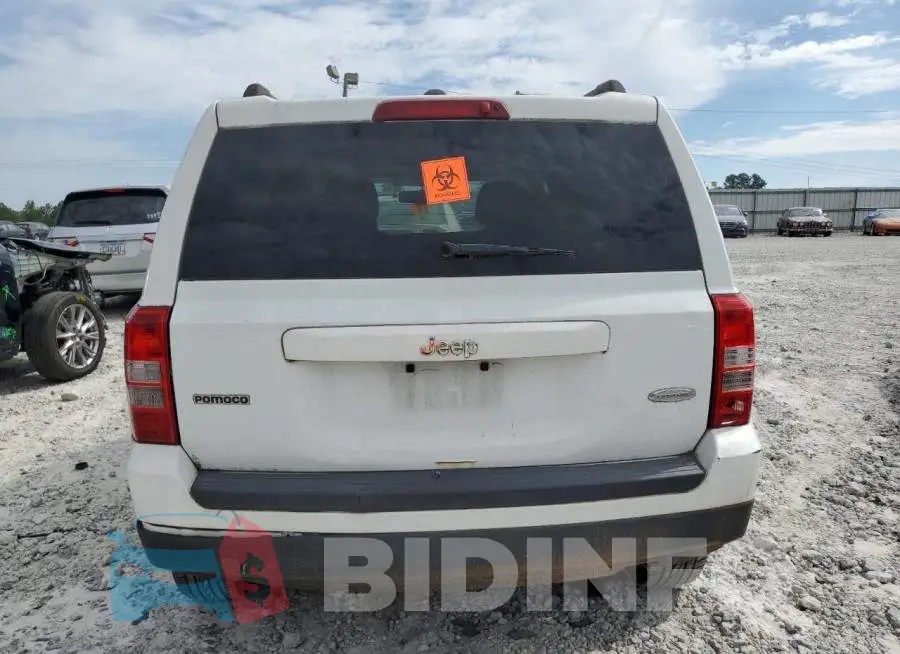 1C4NJPFB4FD157200 Photo# 6