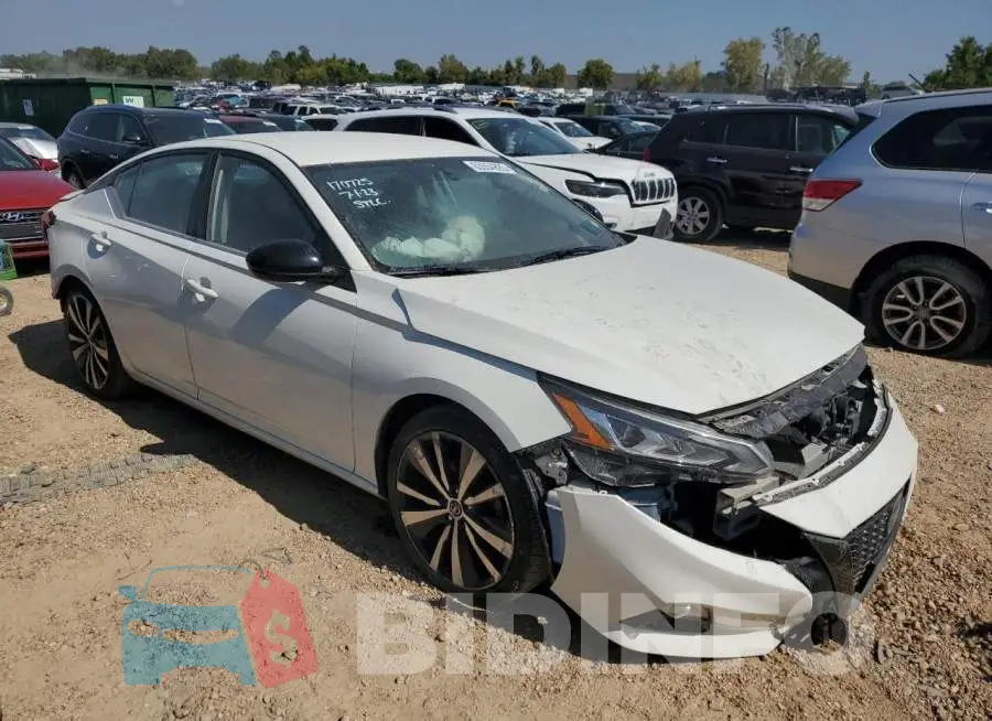 1N4BL4CV2KC130366 Photo# 4