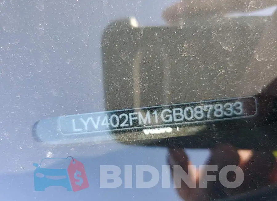 LYV402FM1GB087833 Photo# 12