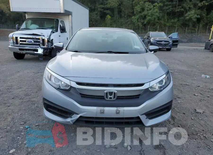 19XFC2F72JE205765 Photo# 5