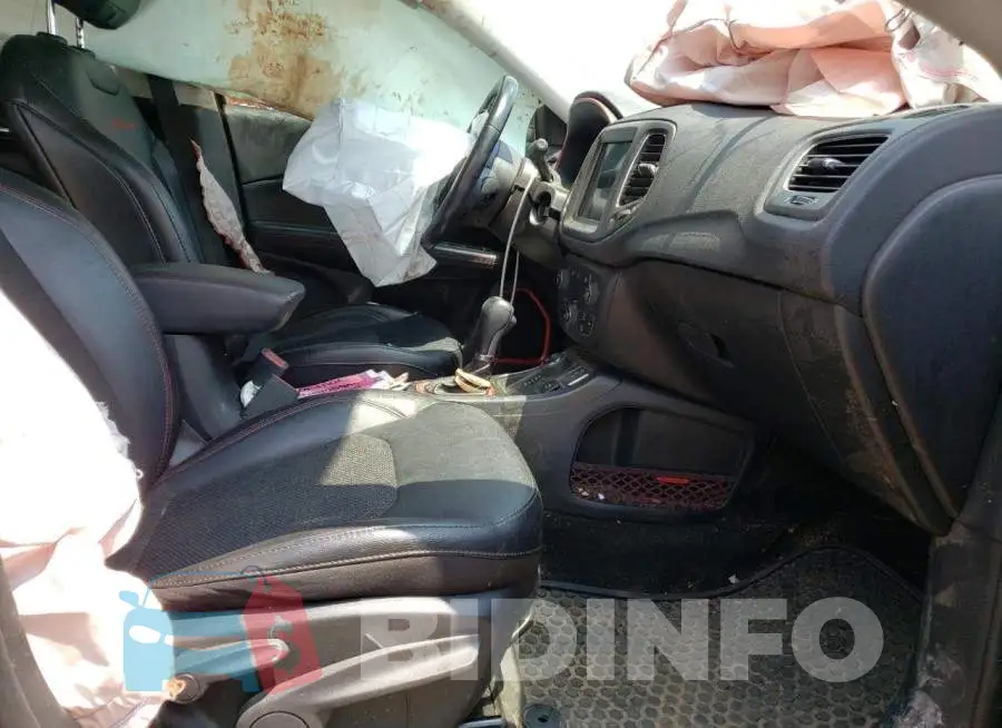 3C4NJDDB3LT170477 Photo# 7